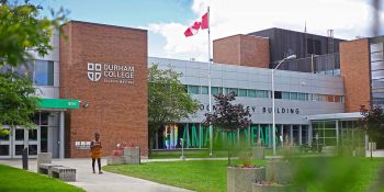 Du Học Canada 2025: Nắm Bắt Cơ Hội Học Bổng Đầu Vào Hấp Dẫn Từ Durham College