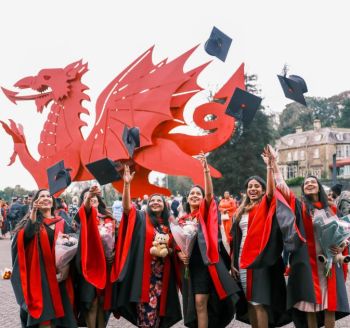 Danh sách học bổng NONSTOP từ UK - tối thiểu học phí, tối đa cơ hội