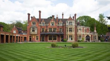 Earlscliffe College: Cánh Cửa Vàng Bước Vào Đại Học Tinh Hoa Anh Quốc & Thế Giới